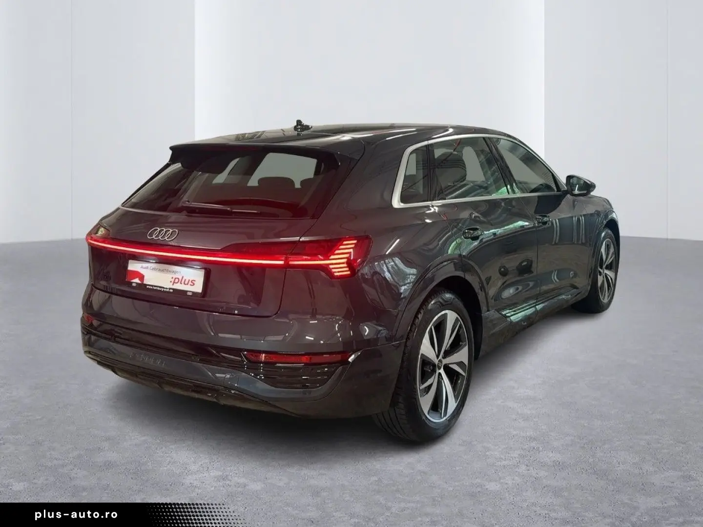 AUDI Q8 2023 — imagine 5