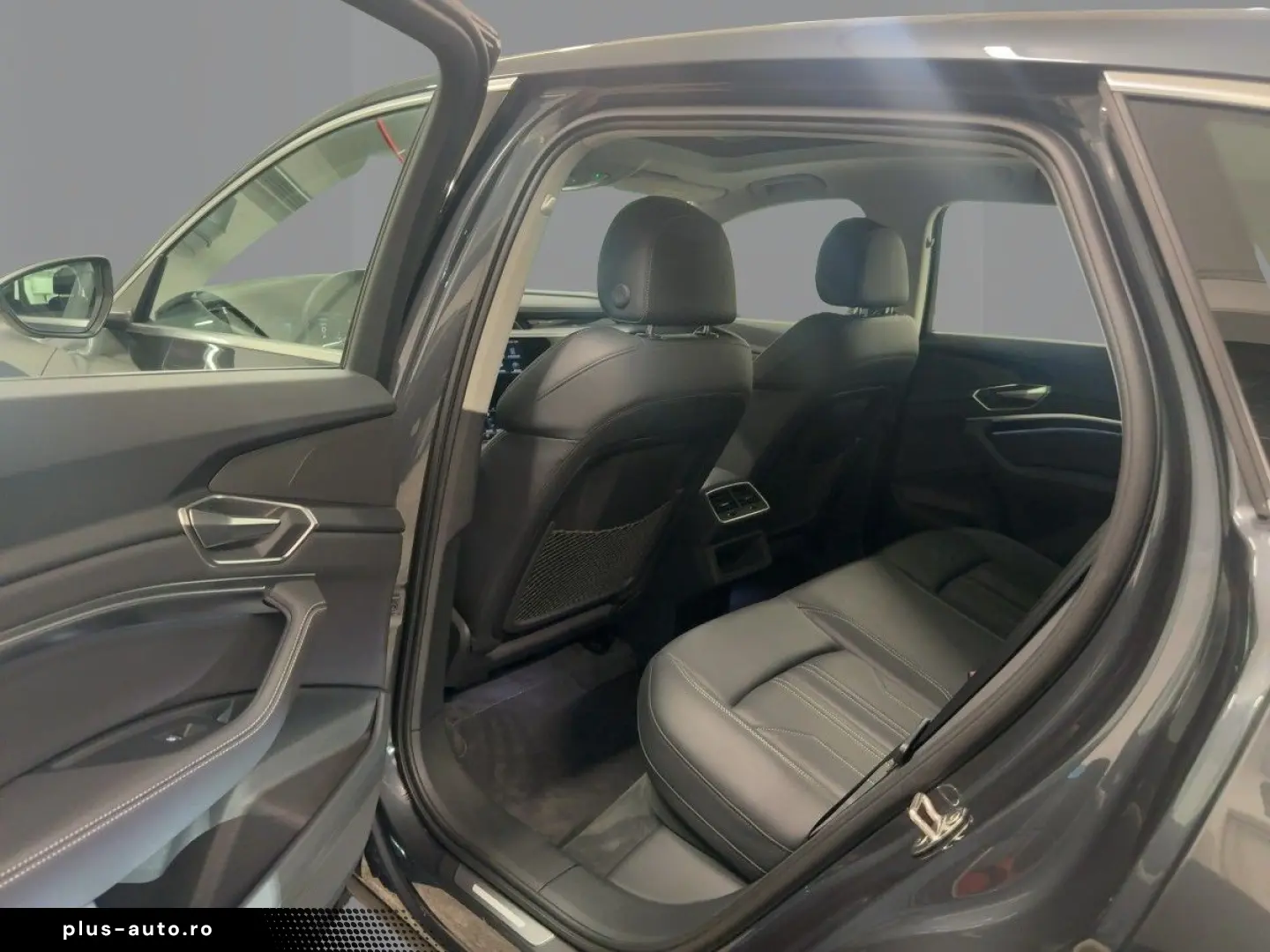 AUDI Q8 2023 — imagine 9