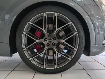 AUDI SQ8 TFSI BLACK 23  NP 150K Advanced Voll