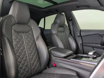 AUDI SQ8 TFSI BLACK 23  NP 150K Advanced Voll