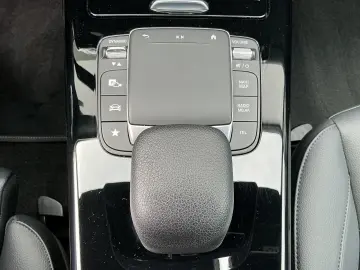 MERCEDES-BENZ A 250e 8G-DCT Progressive LED PANO NAVI Burm