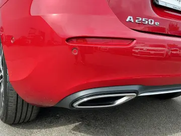 MERCEDES-BENZ A 250e 8G-DCT Progressive LED PANO NAVI Burm