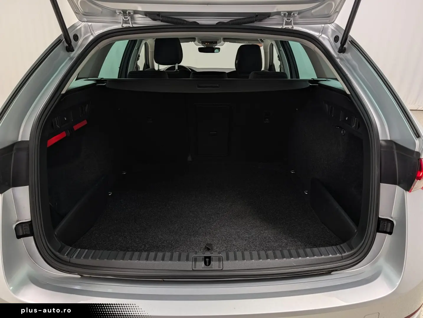 SKODA Octavia Combi 2.0 TDI DSG Ambition LED RFK 4xSHZ