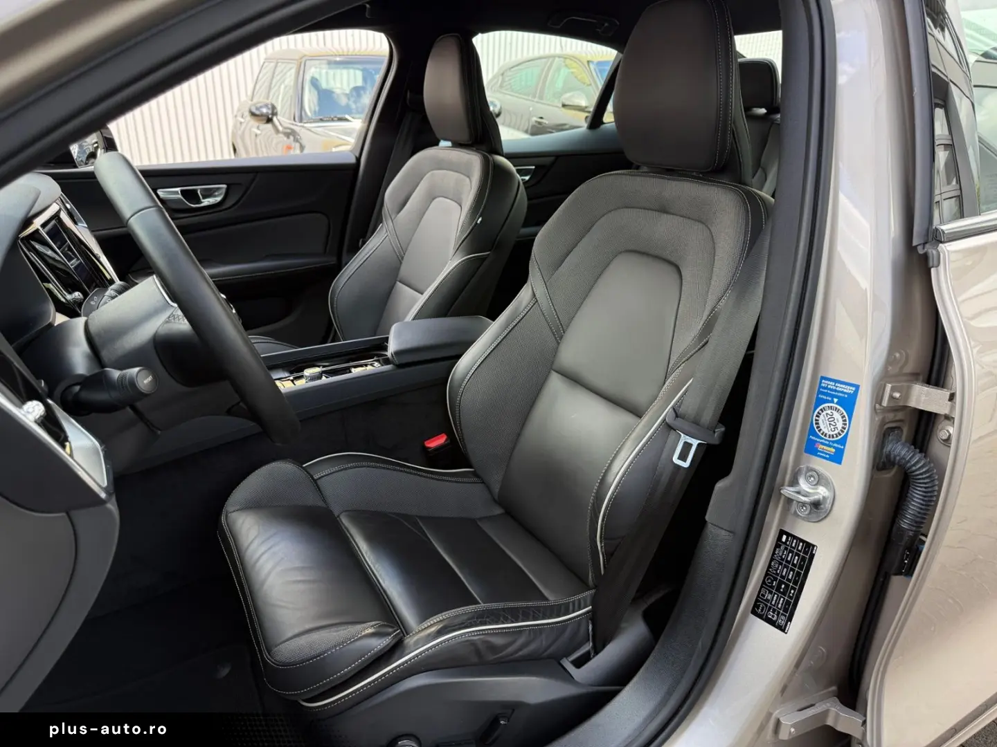 VOLVO S60 B5 Plus Dark AWD LED ALU