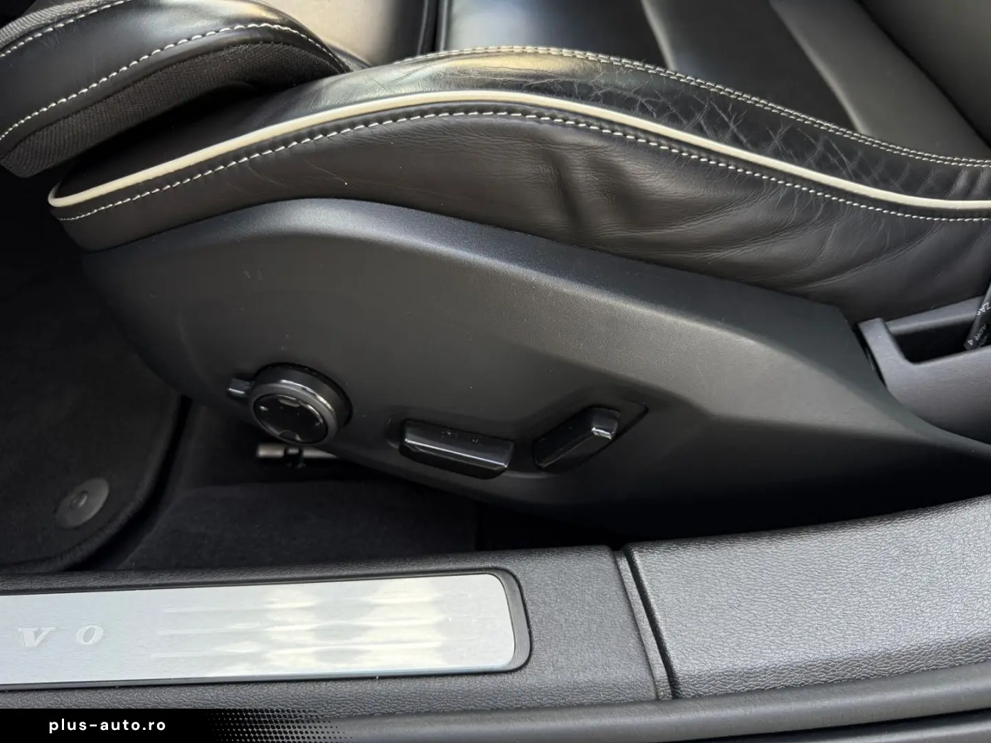 VOLVO S60 B5 Plus Dark AWD LED ALU