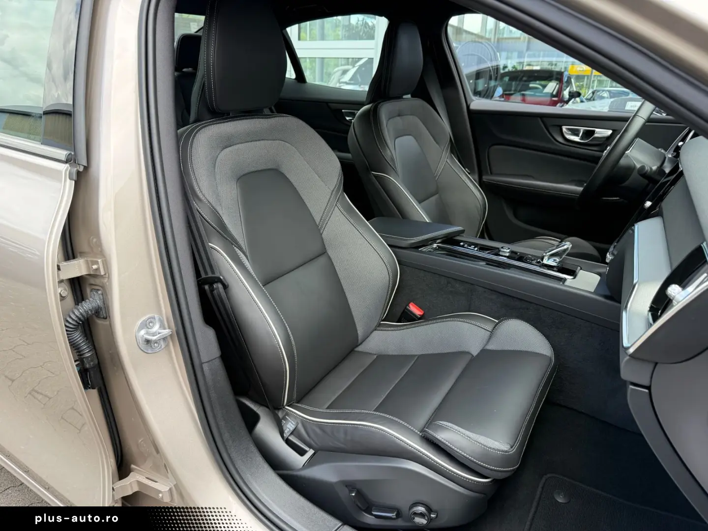 VOLVO S60 B5 Plus Dark AWD LED ALU