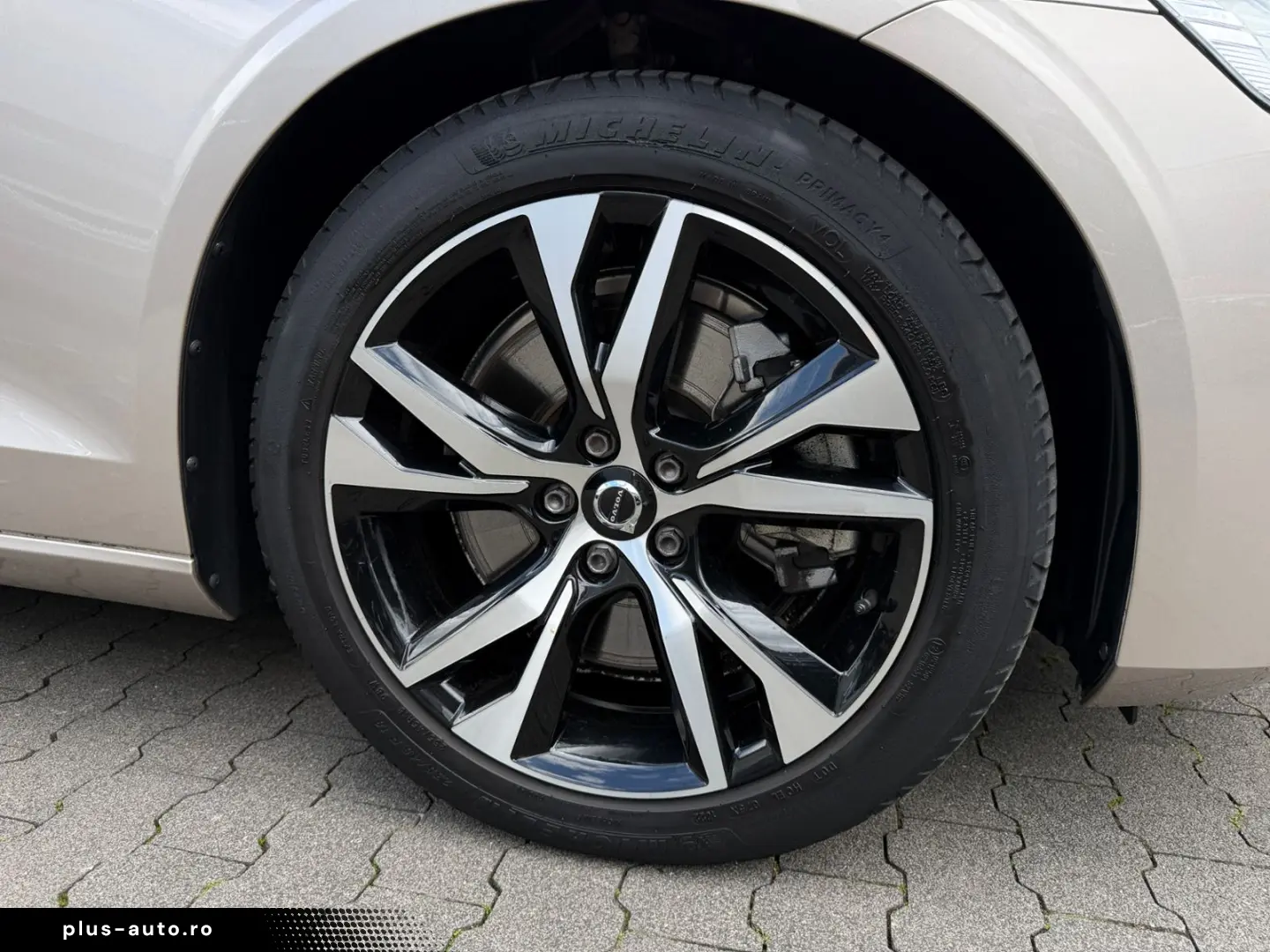 VOLVO S60 B5 Plus Dark AWD LED ALU