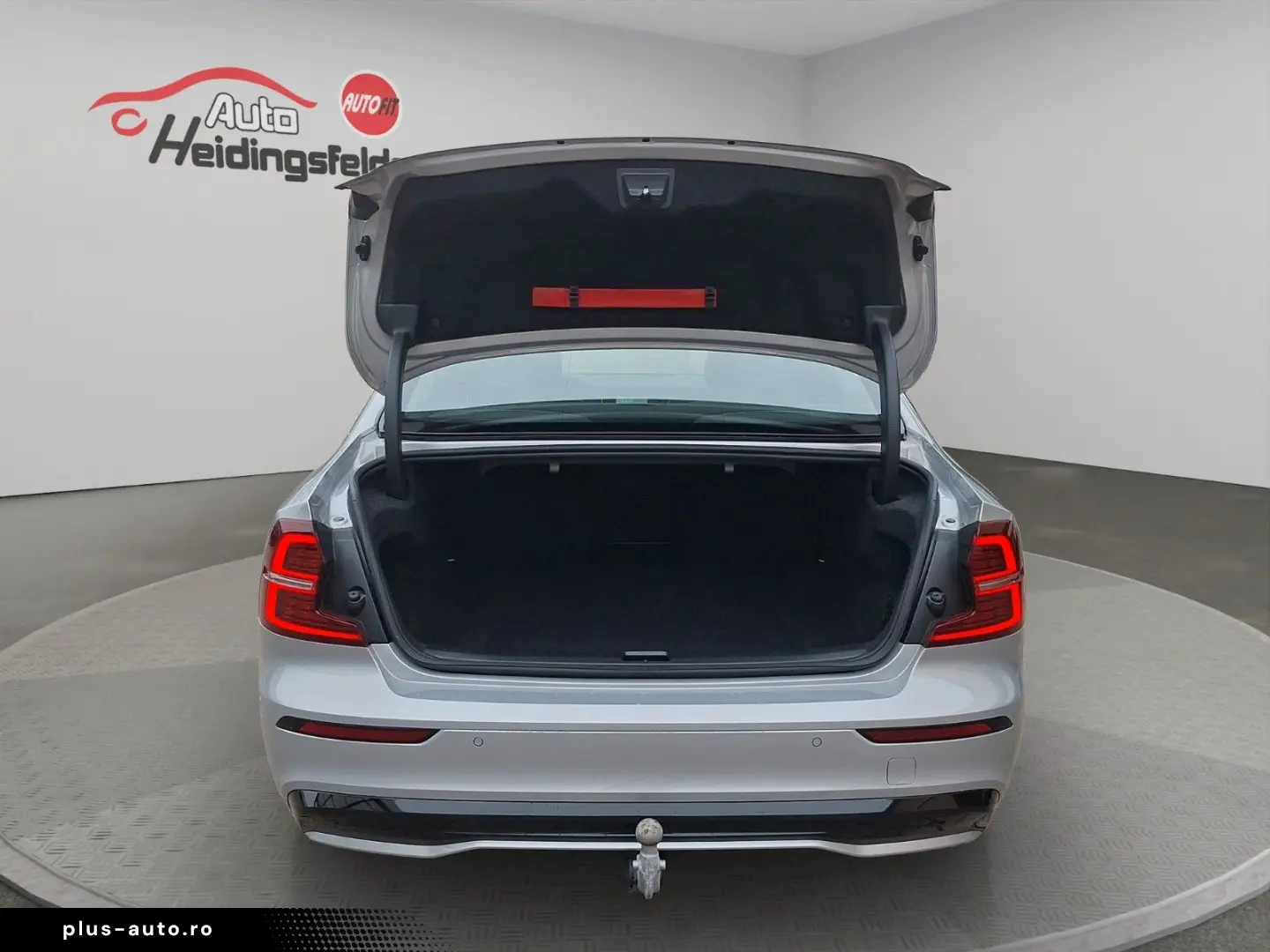 VOLVO S60 Lim. Plus Dark ACC  AHK PDC  360  LED 8-fach