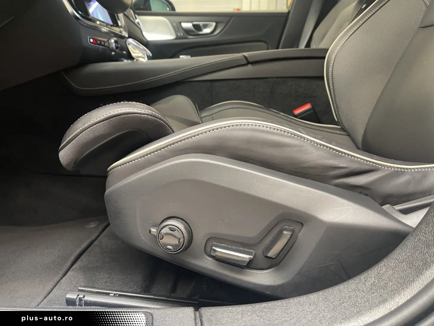 VOLVO S60 T8 AWD PHEV Recharge Ultimate Dark ACC AHK