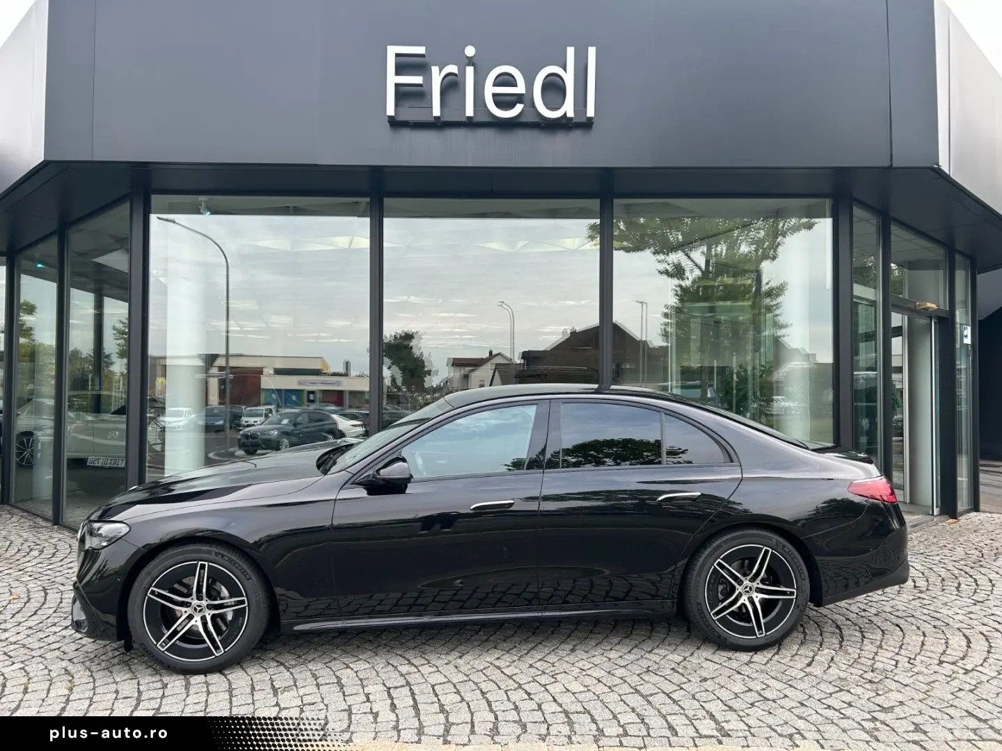 MERCEDES-BENZ E 200 AMG Night  Distronic  Kamera  Keyless