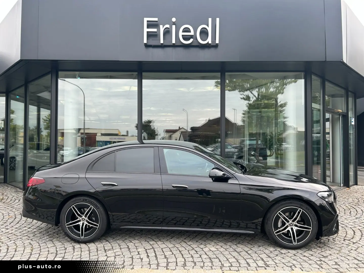 MERCEDES-BENZ E 200 AMG Night  Distronic  Kamera  Keyless