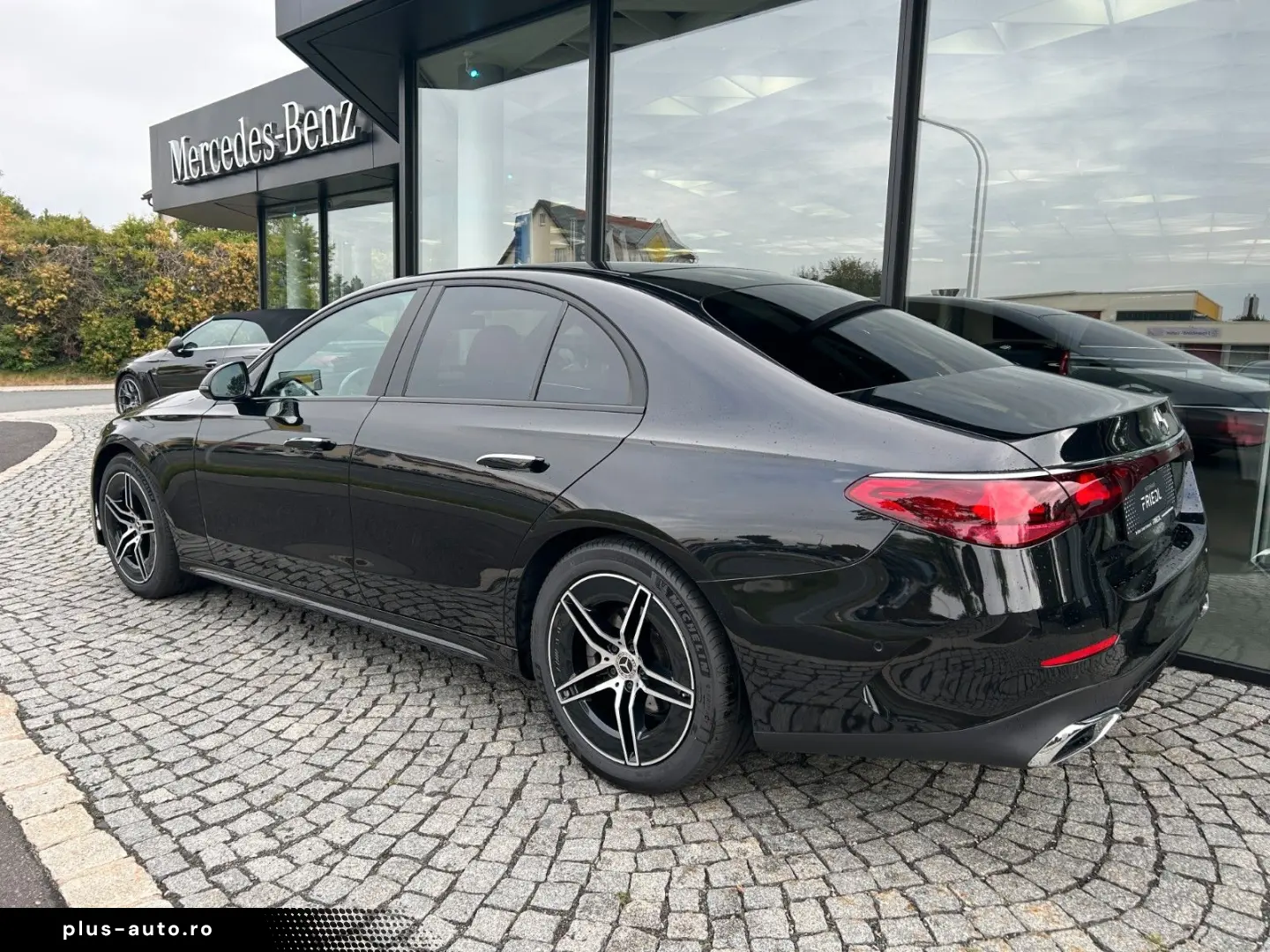 MERCEDES-BENZ E 200 AMG Night  Distronic  Kamera  Keyless