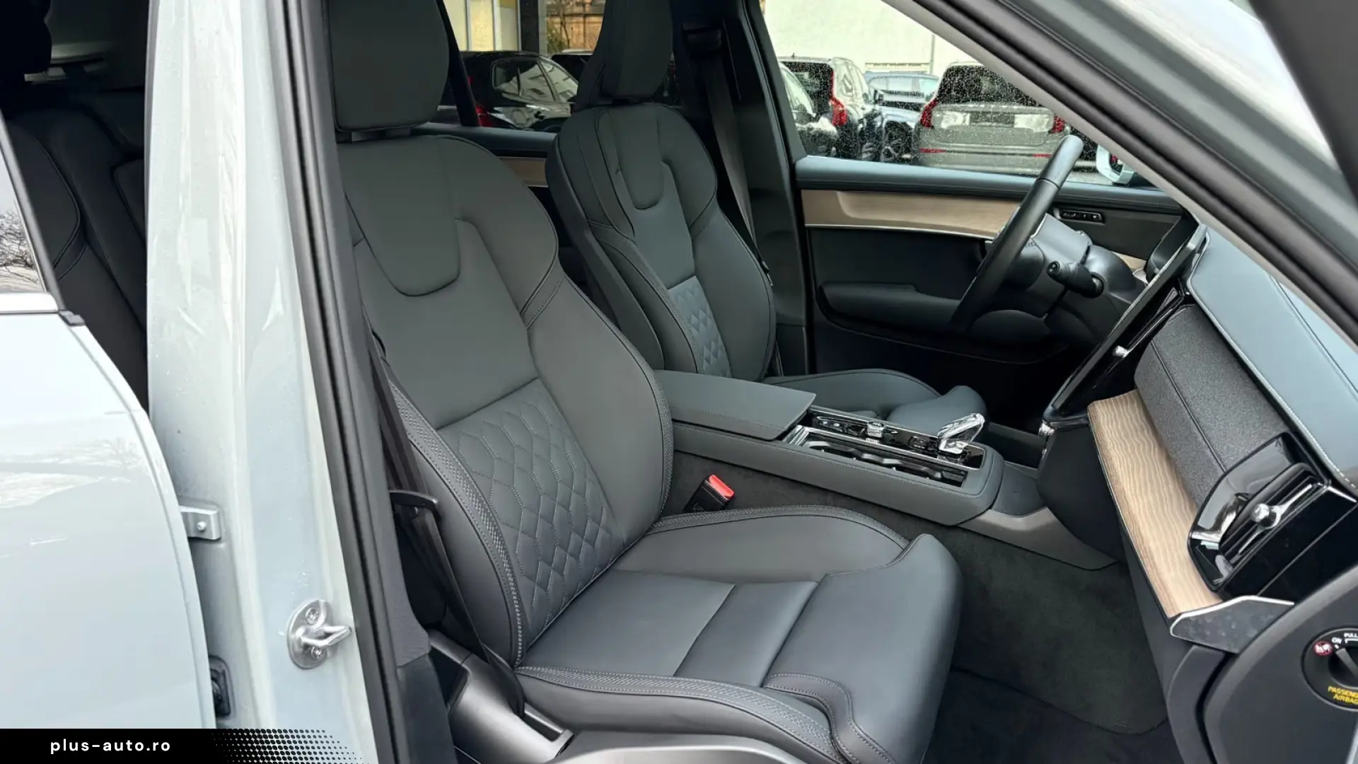 Volvo XC90 T8 Ultra Bright LUFT PANO He-Up 360  FourC