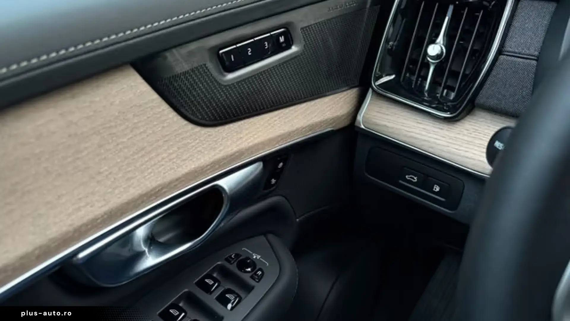 Volvo XC90 T8 Ultra Bright LUFT PANO He-Up 360  FourC