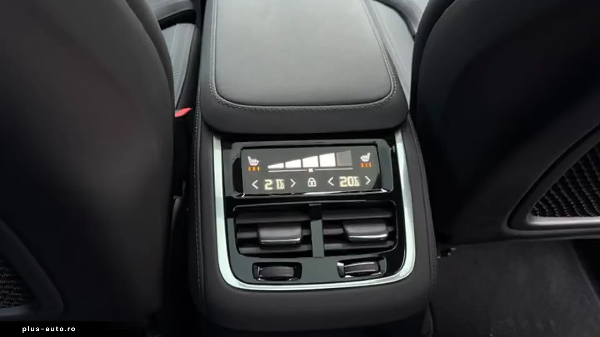Volvo XC90 T8 Ultra Bright LUFT PANO He-Up 360  FourC