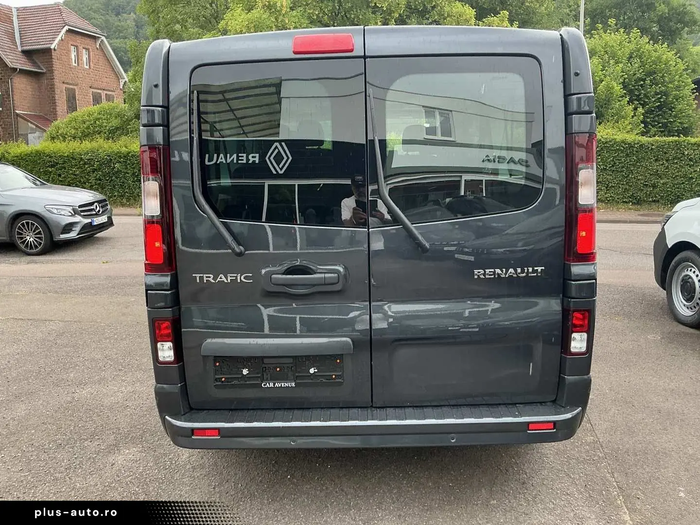 RENAULT Trafic Combi L2H1 9-Sitzer LED Navi PDC