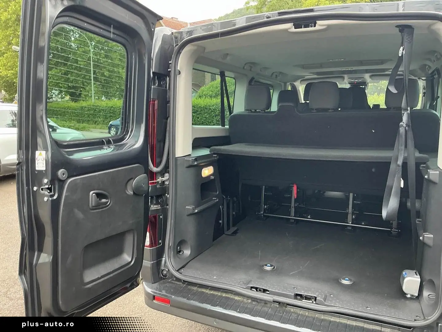 RENAULT Trafic Combi L2H1 9-Sitzer LED Navi PDC