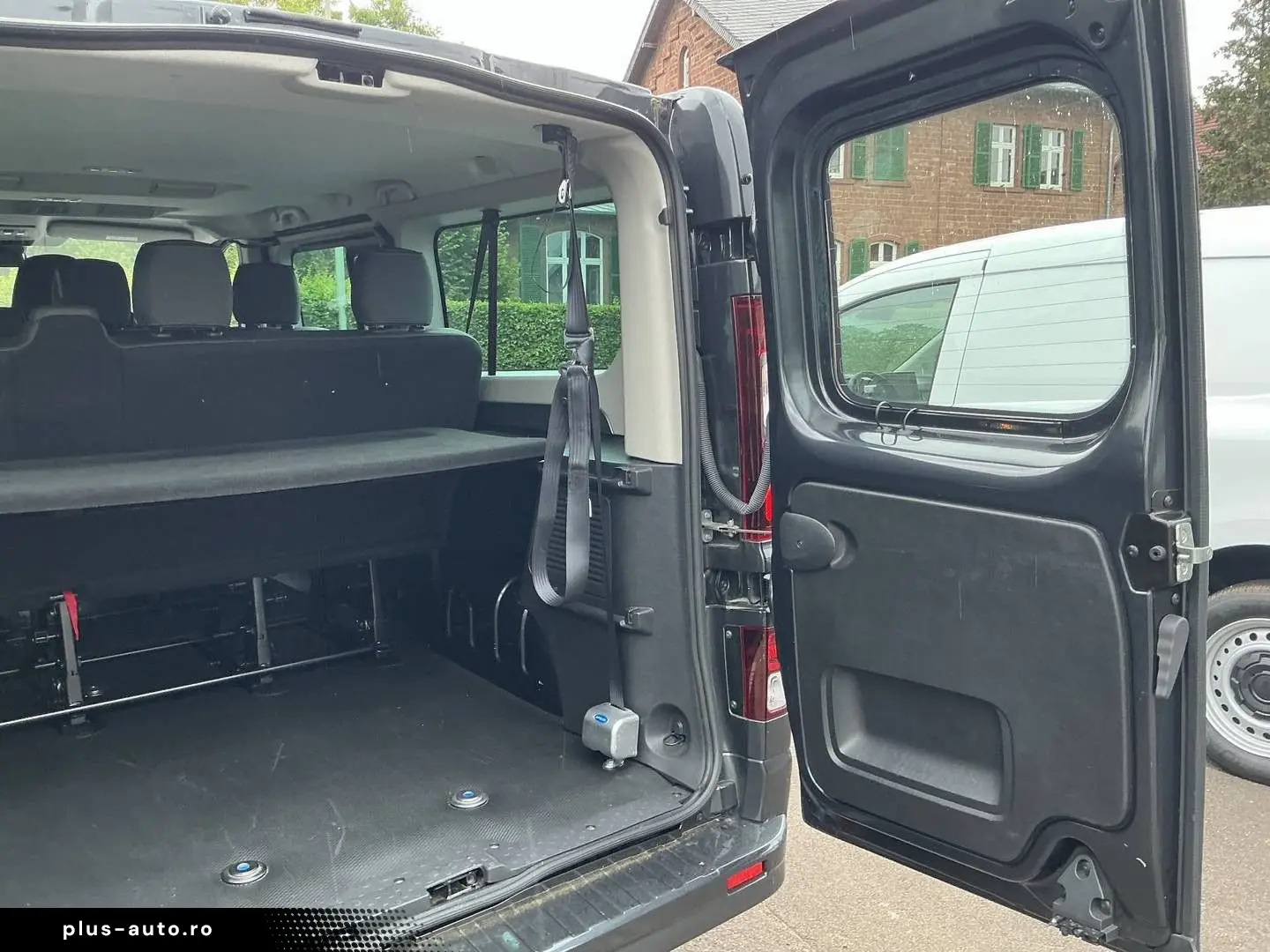 RENAULT Trafic Combi L2H1 9-Sitzer LED Navi PDC