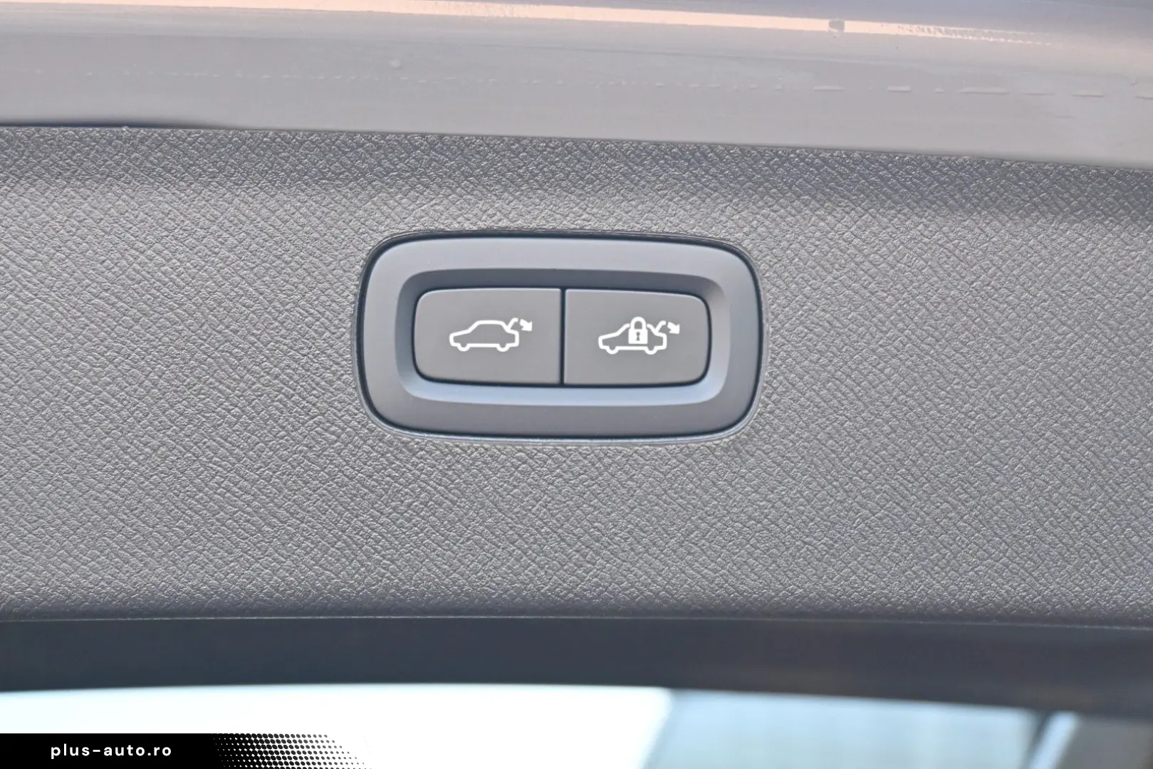 VOLVO XC90 Ultra Dark T8 AWD Recharge LUFT PANO STHZ