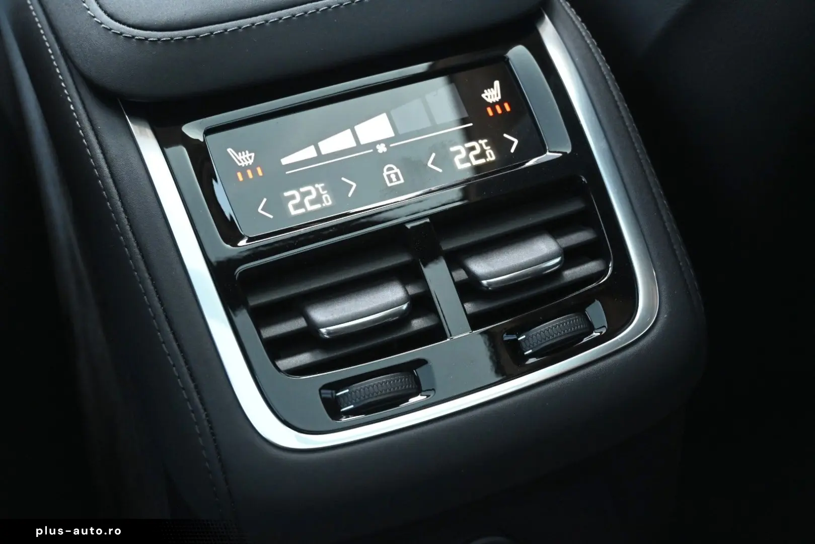 VOLVO XC90 Ultra Dark T8 AWD Recharge LUFT PANO STHZ