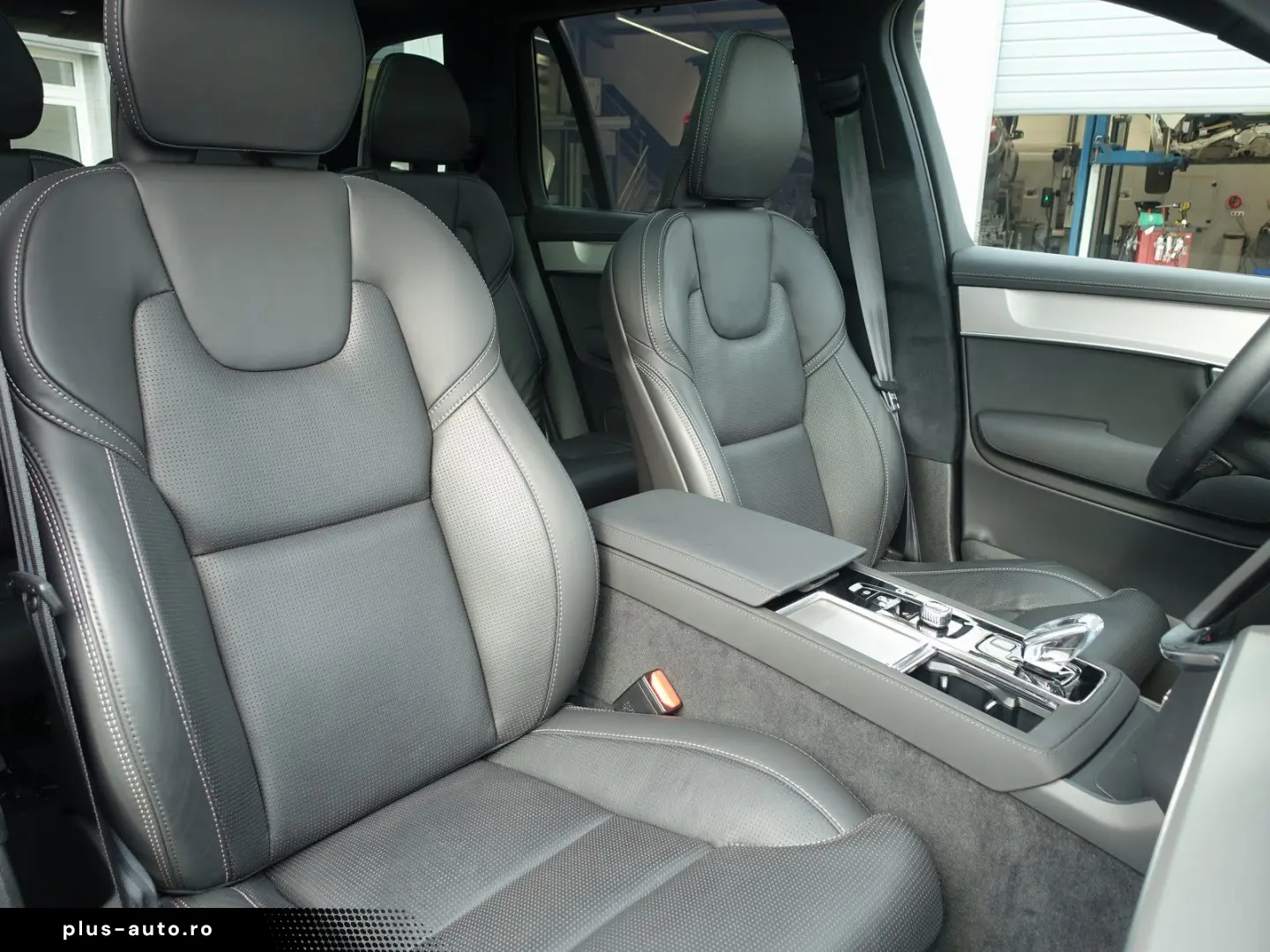 VOLVO XC90 Black Edition Ultra T8 AWD Plug-in FourC