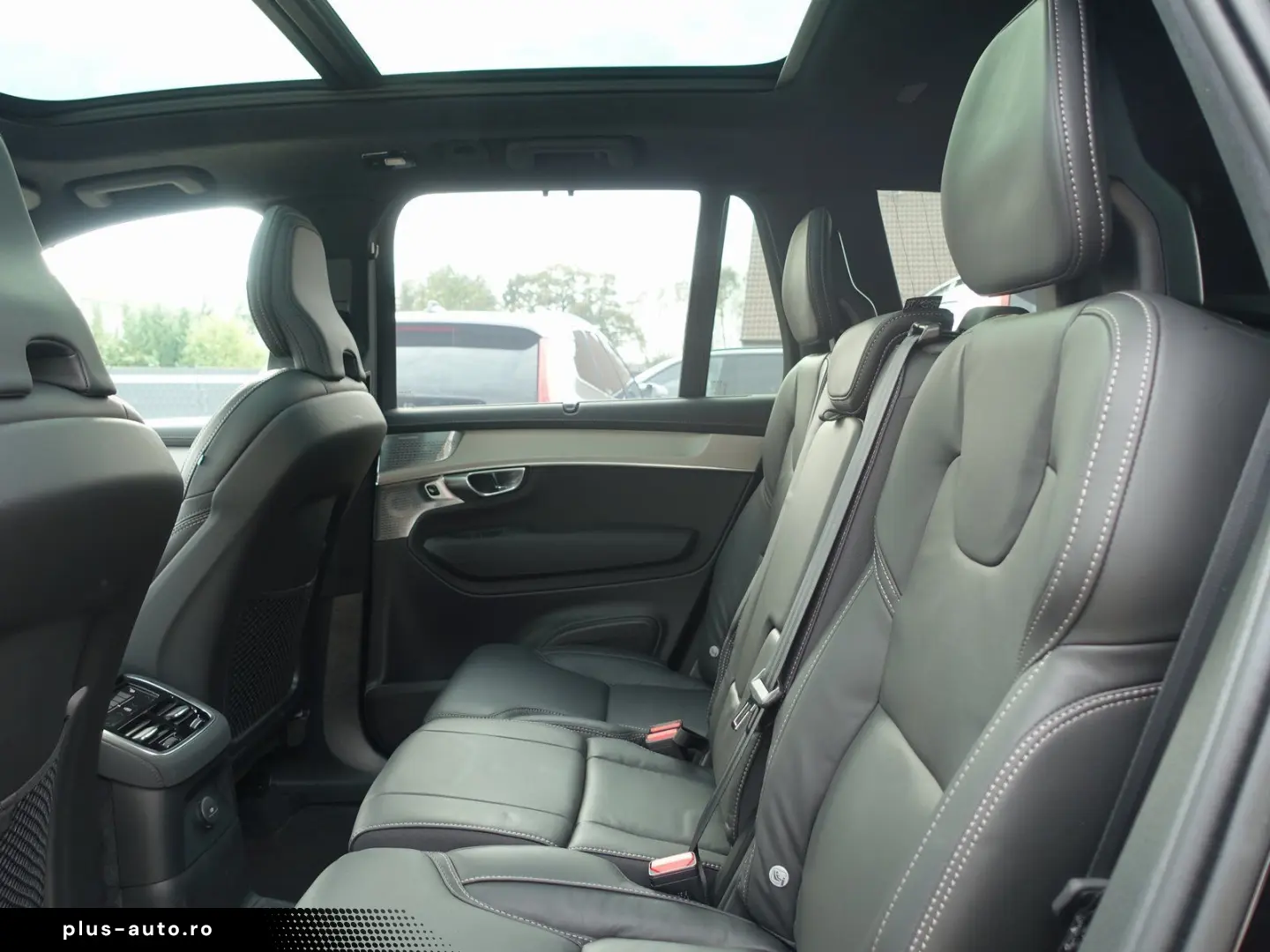 VOLVO XC90 Black Edition Ultra T8 AWD Plug-in FourC