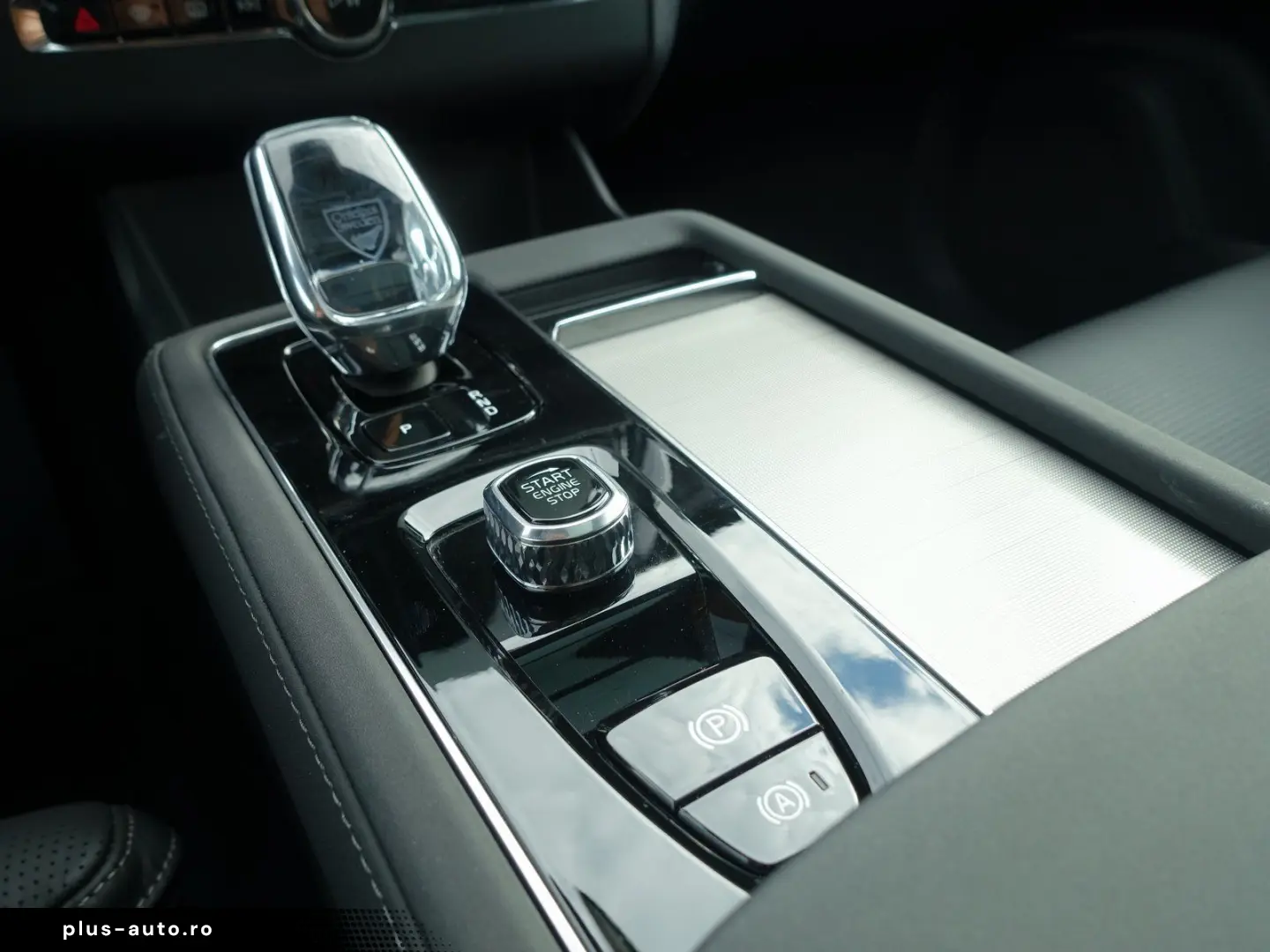VOLVO XC90 Black Edition Ultra T8 AWD Plug-in FourC