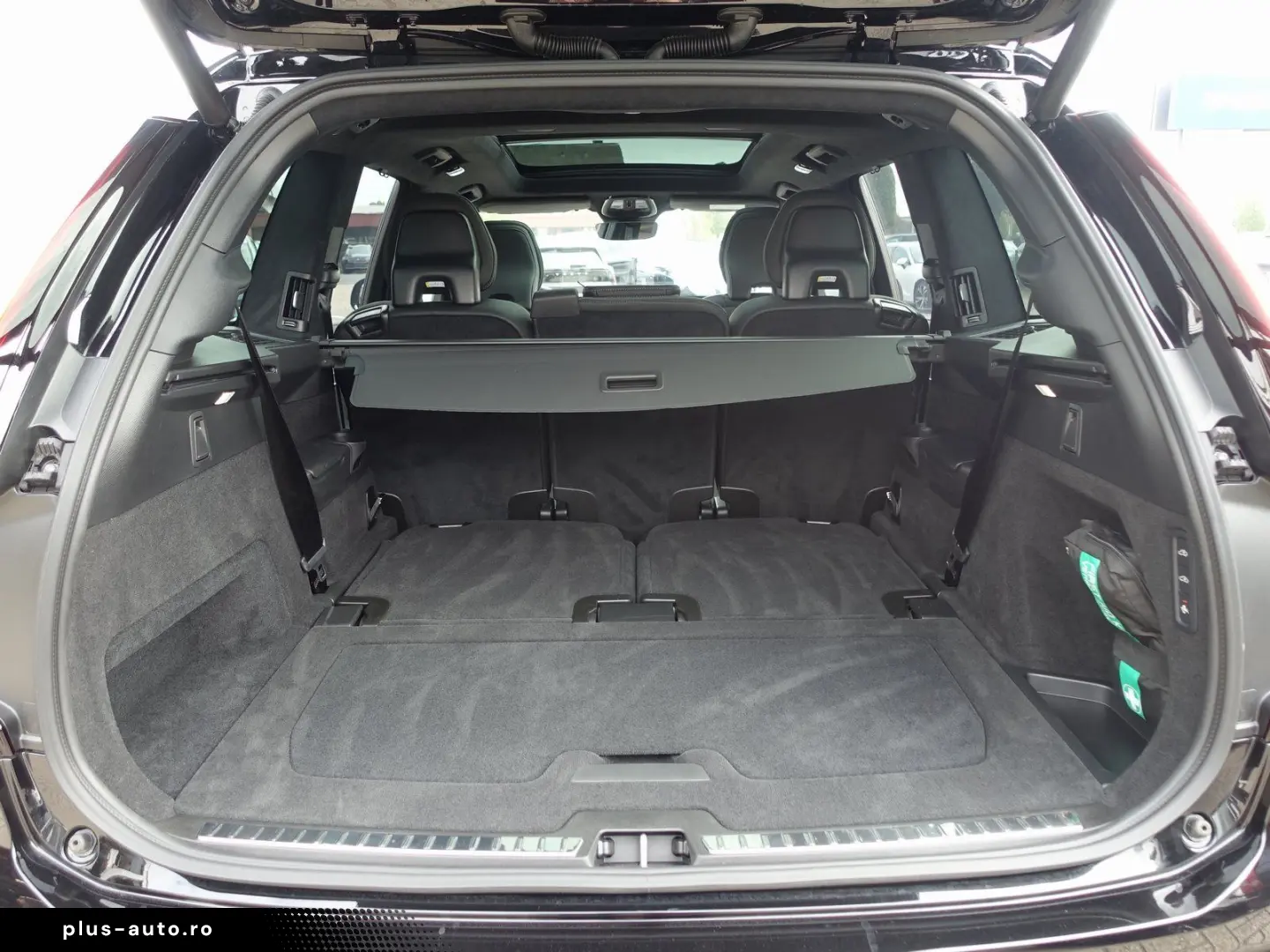 VOLVO XC90 Black Edition Ultra T8 AWD Plug-in FourC