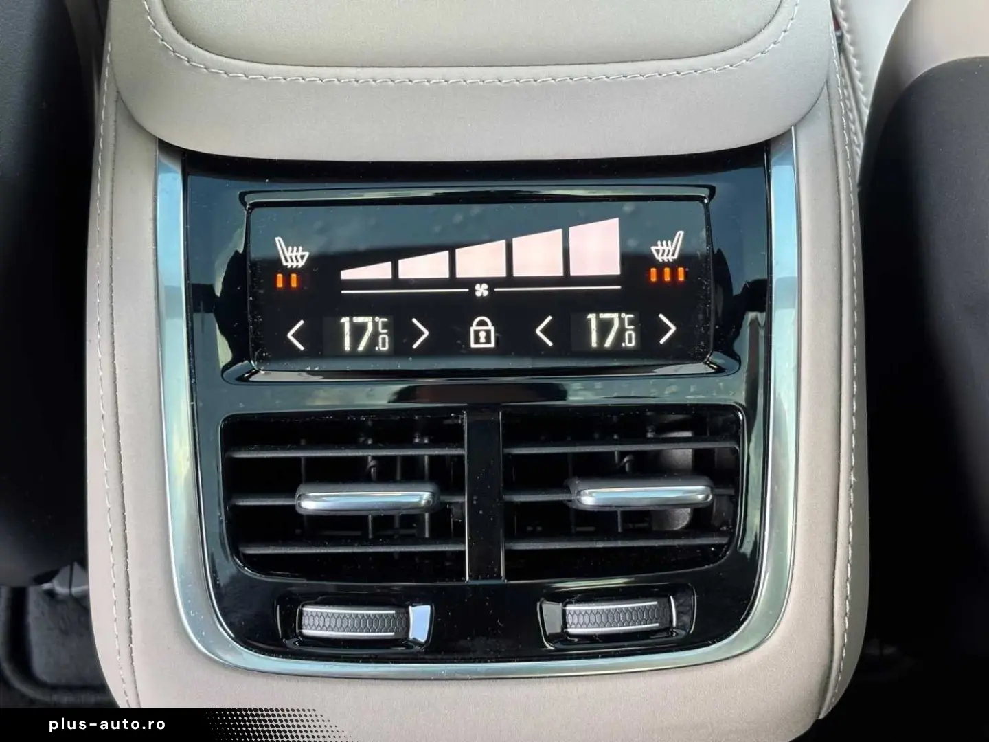 VOLVO T8 Twin Engine Ultra Dark  AHK  Pano uvm.