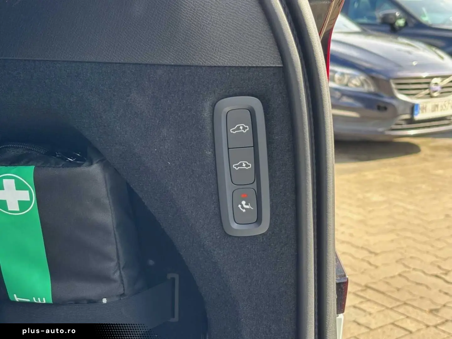VOLVO T8 Twin Engine Ultra Dark  AHK  Pano uvm.