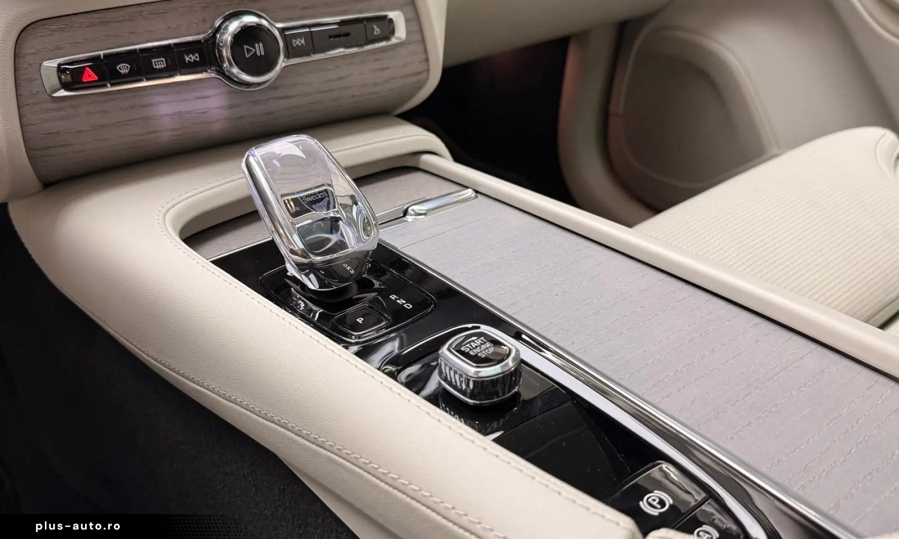 VOLVO XC90 Ultimate Bright  Pano HuD B&W Massage FourC