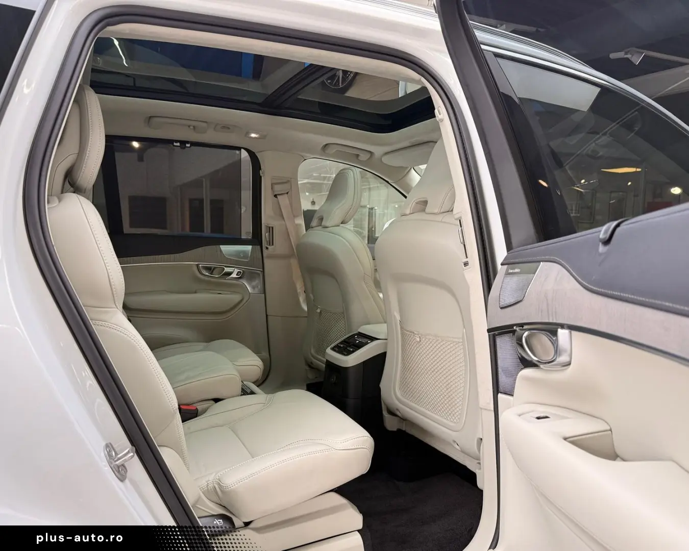 VOLVO XC90 Ultimate Bright  Pano HuD B&W Massage FourC