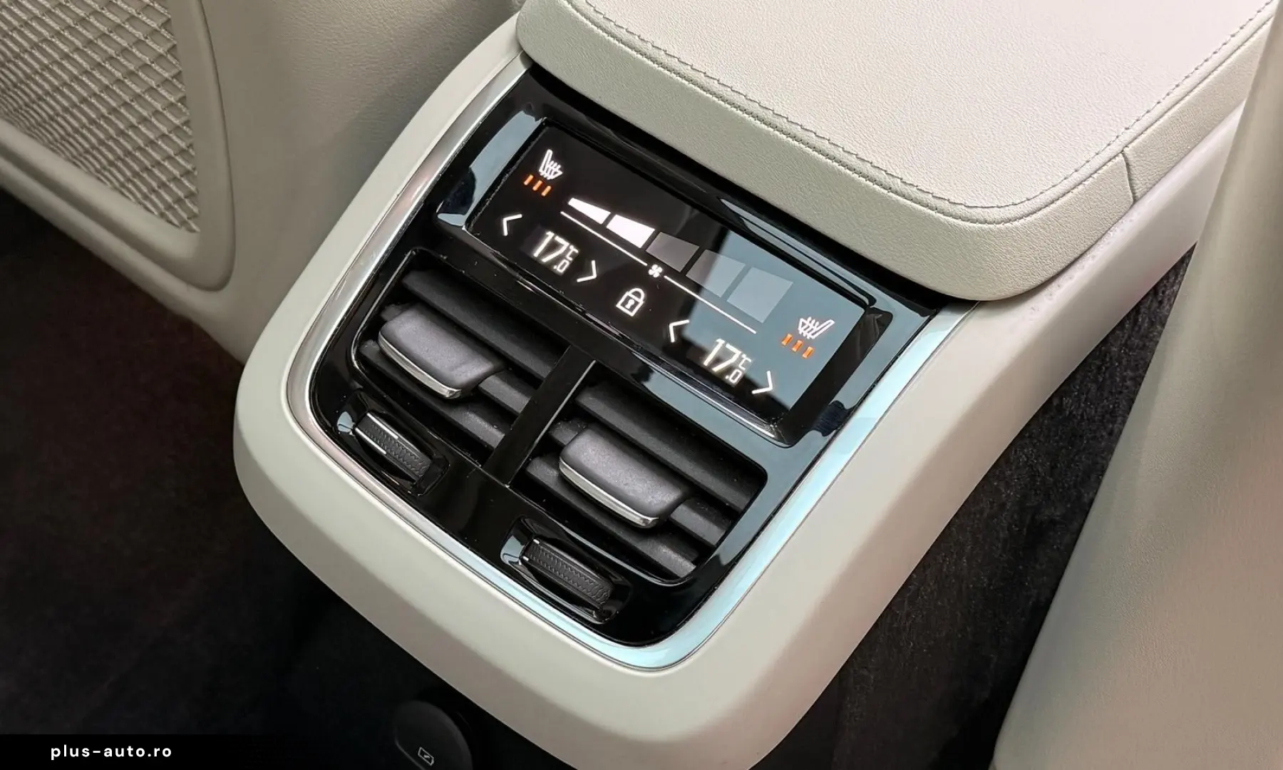 VOLVO XC90 Ultimate Bright  Pano HuD B&W Massage FourC