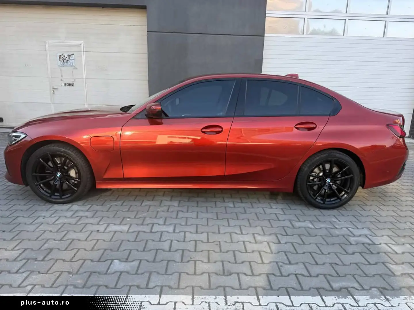 BMW 330e