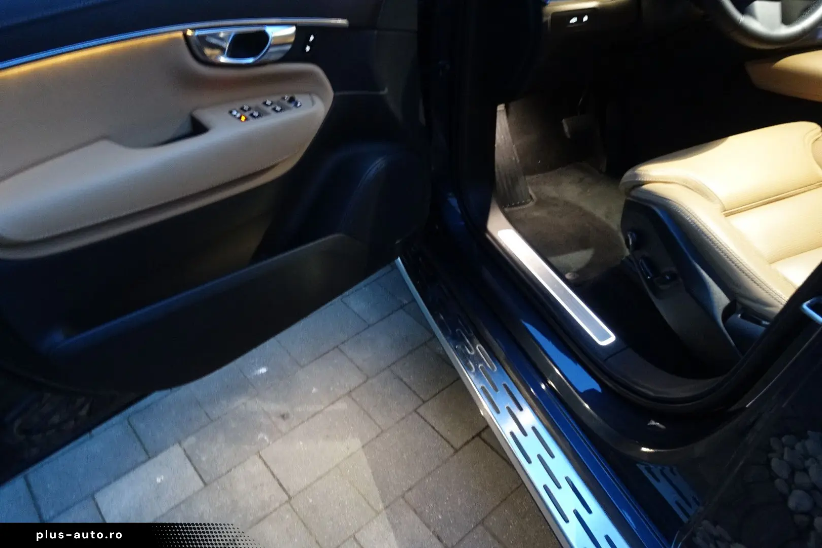 VOLVO XC90 Ultra Dark T8 AWD 7 locuri 360 22  HUD