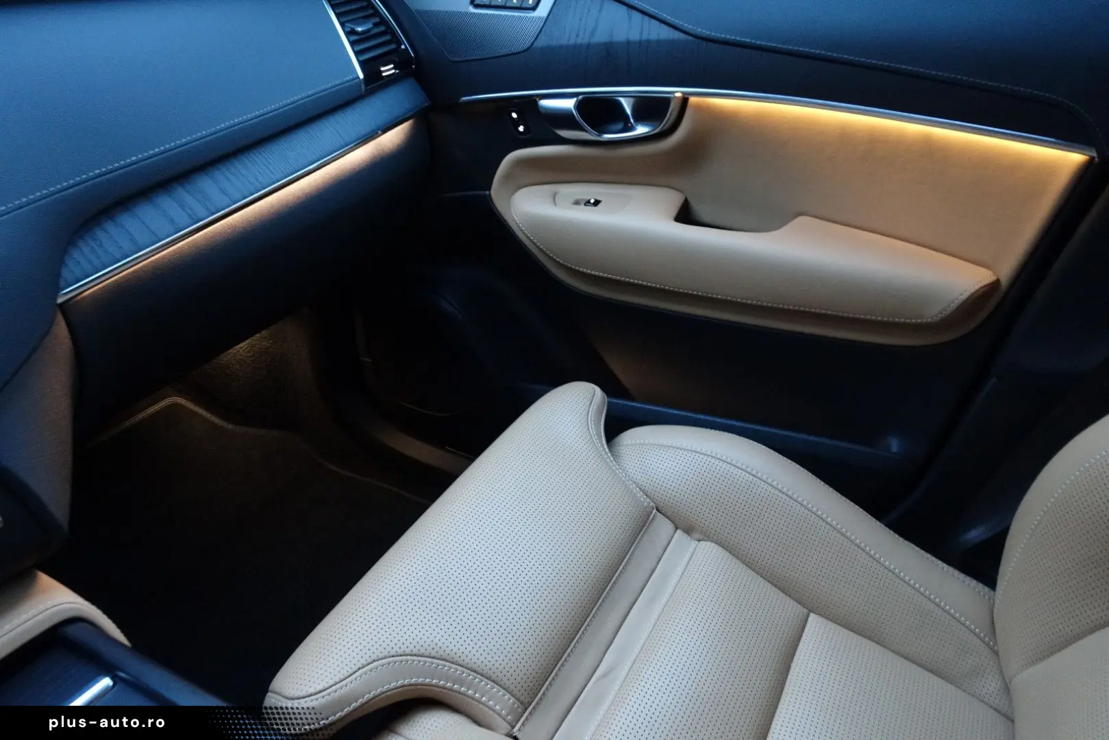 VOLVO XC90 Ultra Dark T8 AWD 7 locuri 360 22  HUD