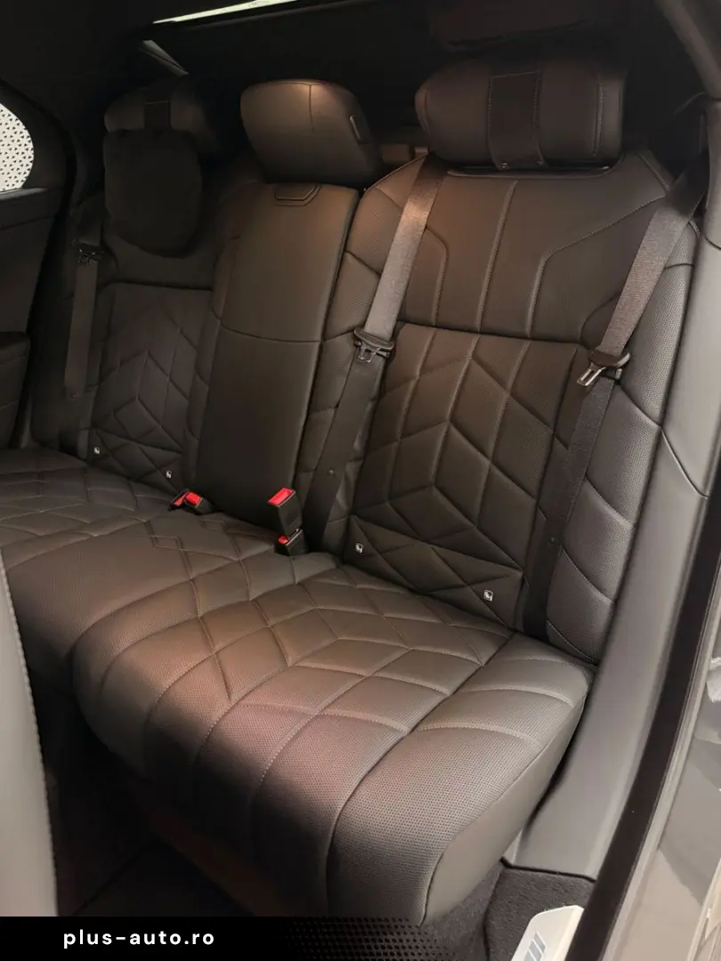 BMW 740 xDrive M Sport Pro SKYLOUNGE B&W ICONICGLOW