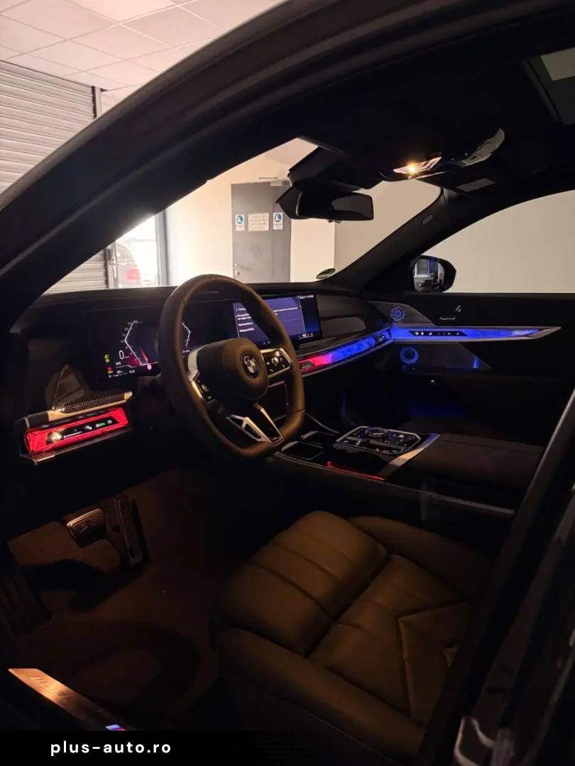 BMW 740 xDrive M Sport Pro SKYLOUNGE B&W ICONICGLOW