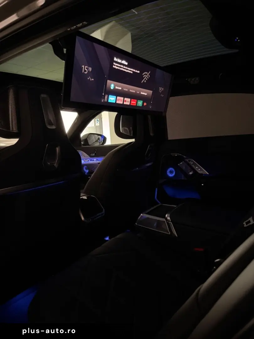 BMW 740 xDrive M Sport Pro SKYLOUNGE B&W ICONICGLOW