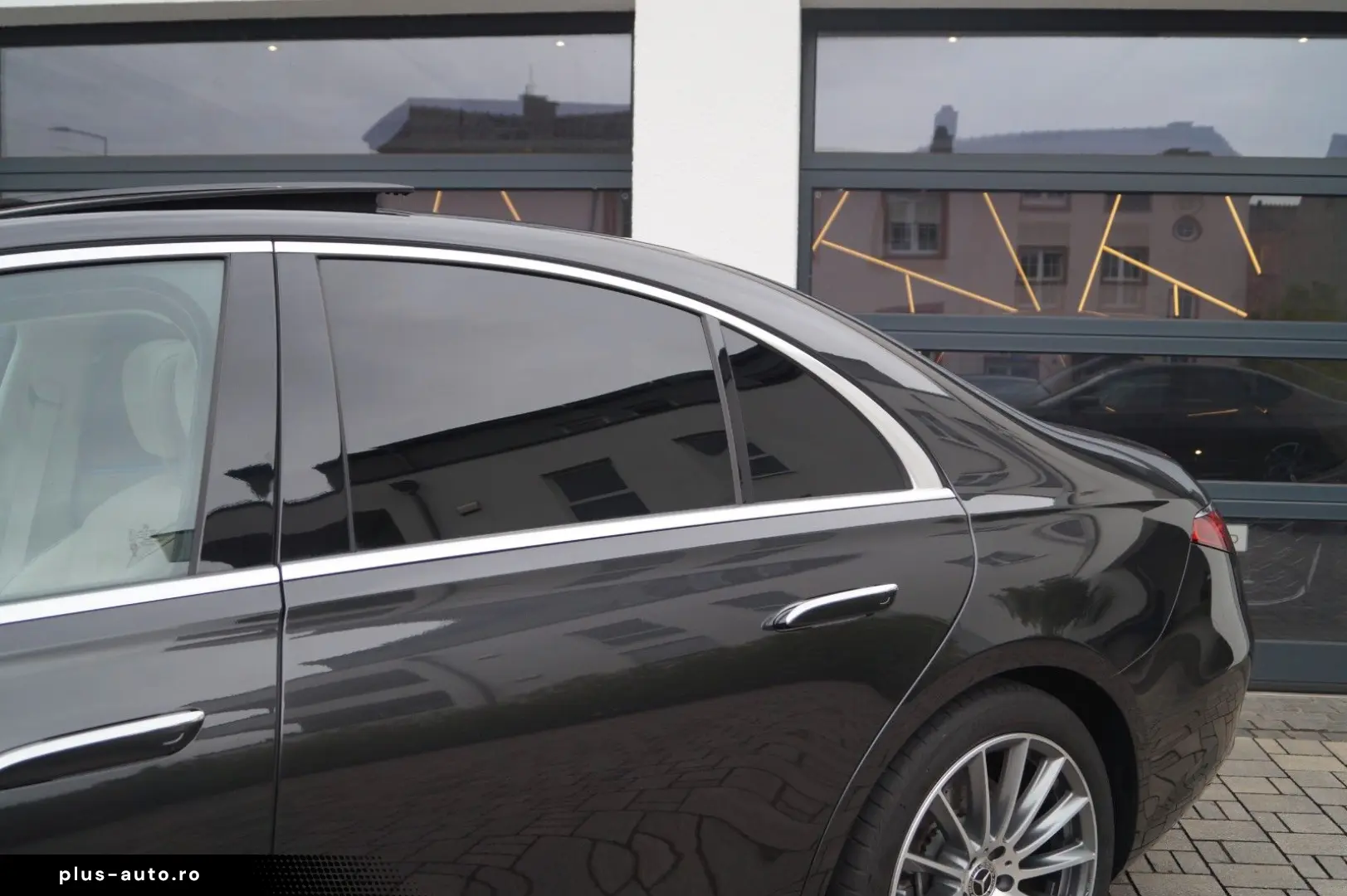 MERCEDES-BENZ Clasa S în leasing operațional MOOV
