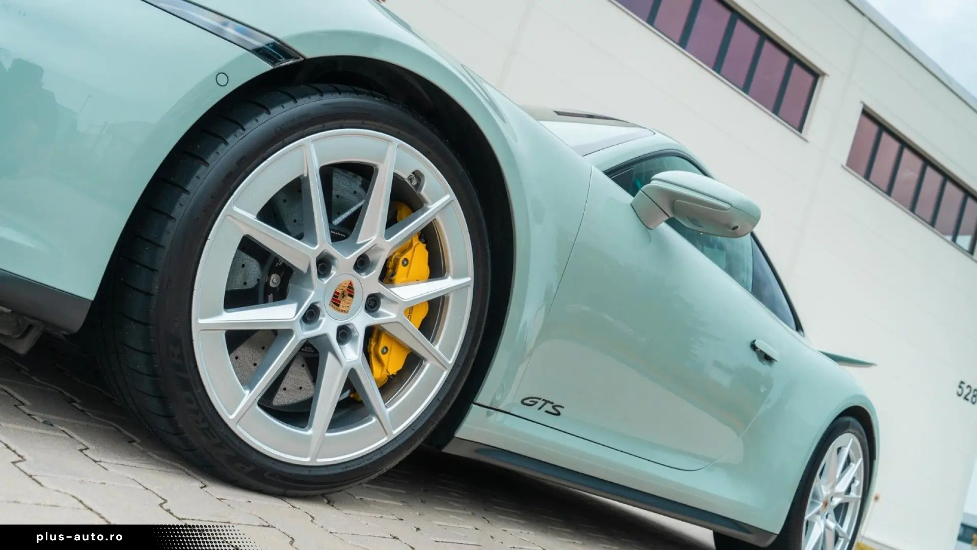 PORSCHE 992 Carrera 4 GTS T-Hybrid PCCB Aerokit BOSE