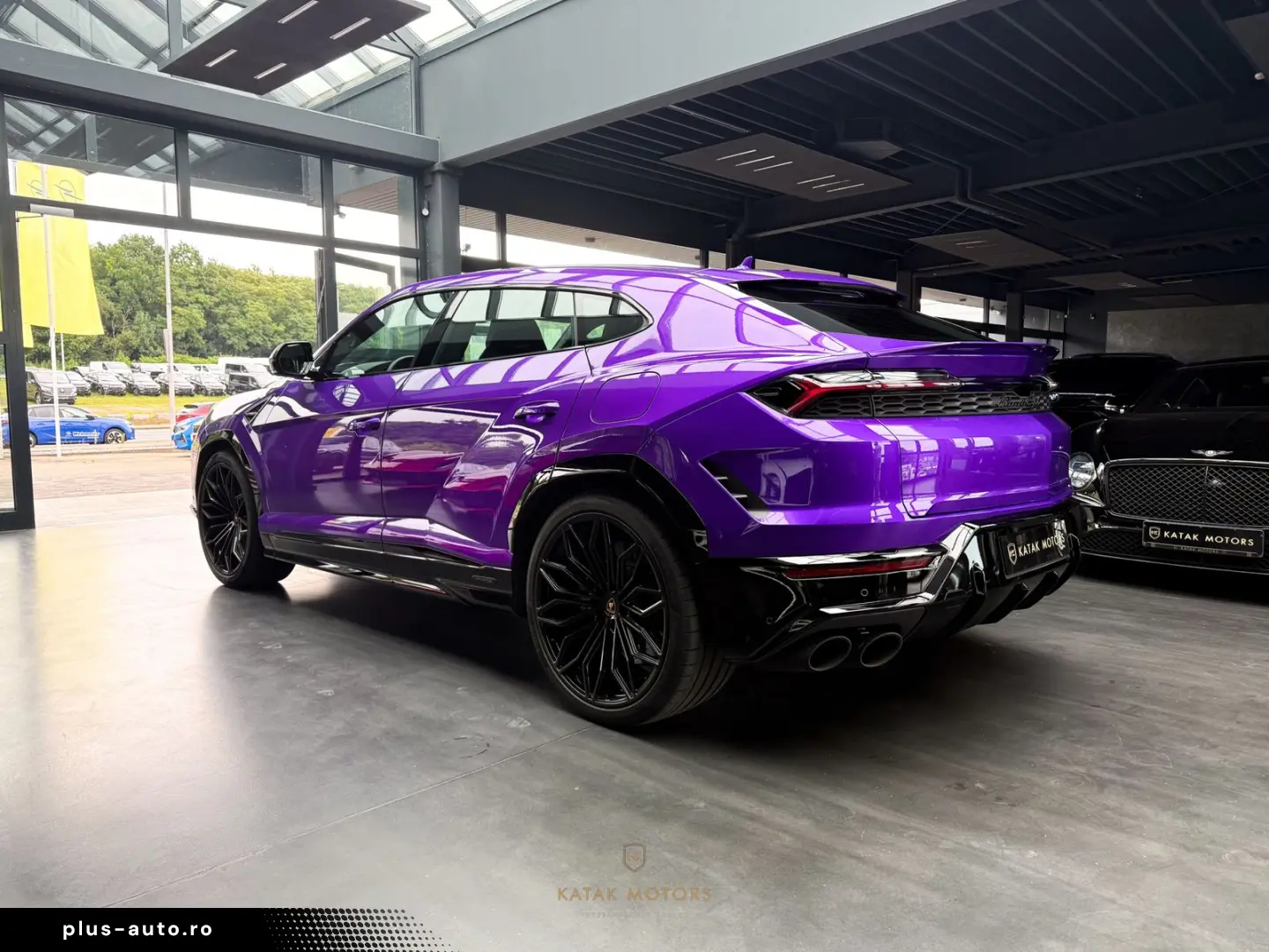 LAMBORGHINI URUS SE HYBRID4.0 V8 PANO HEAD-UP AKRAPOVIC