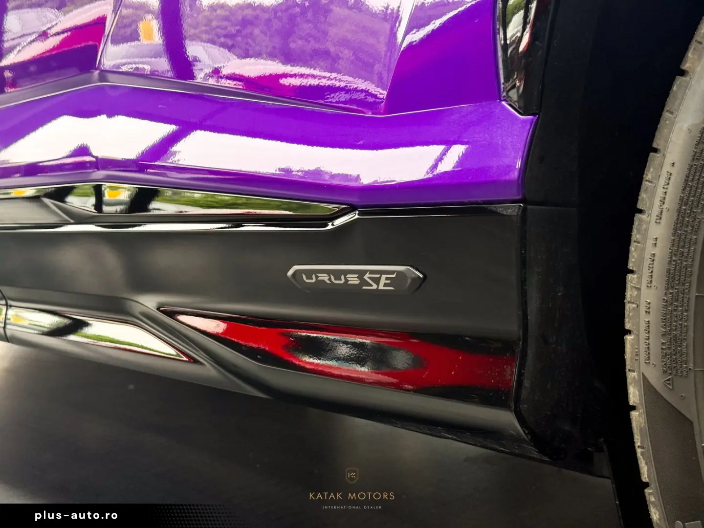 LAMBORGHINI URUS SE HYBRID4.0 V8 PANO HEAD-UP AKRAPOVIC