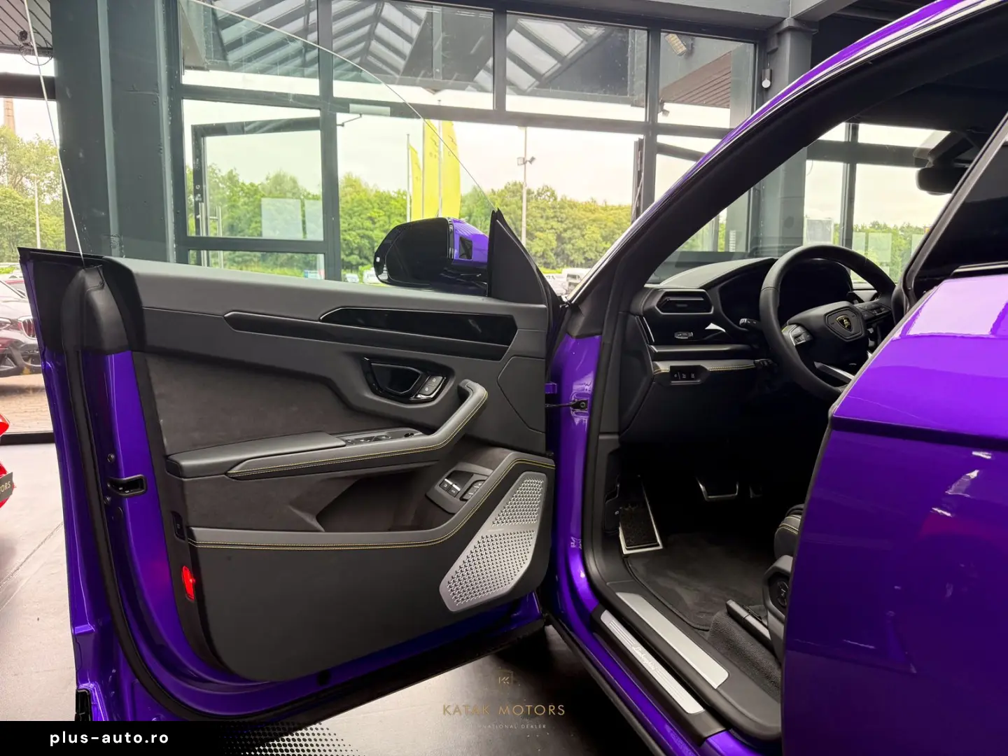 LAMBORGHINI URUS SE HYBRID4.0 V8 PANO HEAD-UP AKRAPOVIC