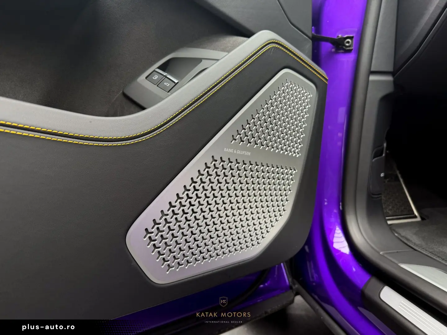 LAMBORGHINI URUS SE HYBRID4.0 V8 PANO HEAD-UP AKRAPOVIC