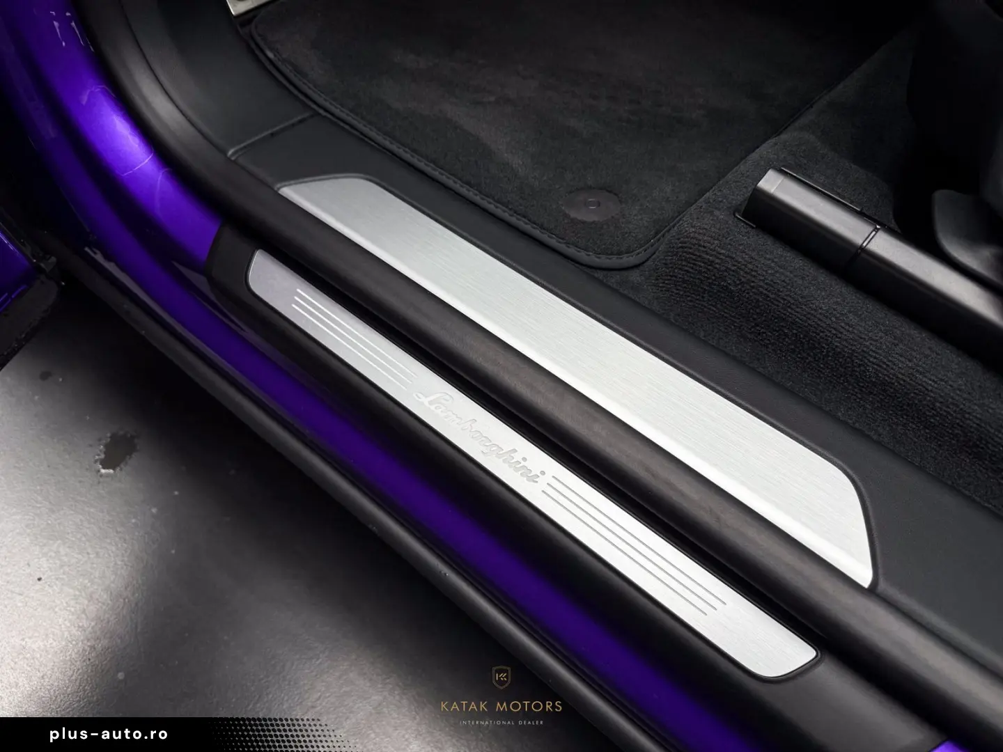 LAMBORGHINI URUS SE HYBRID4.0 V8 PANO HEAD-UP AKRAPOVIC