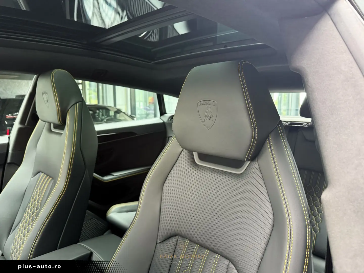 LAMBORGHINI URUS SE HYBRID4.0 V8 PANO HEAD-UP AKRAPOVIC