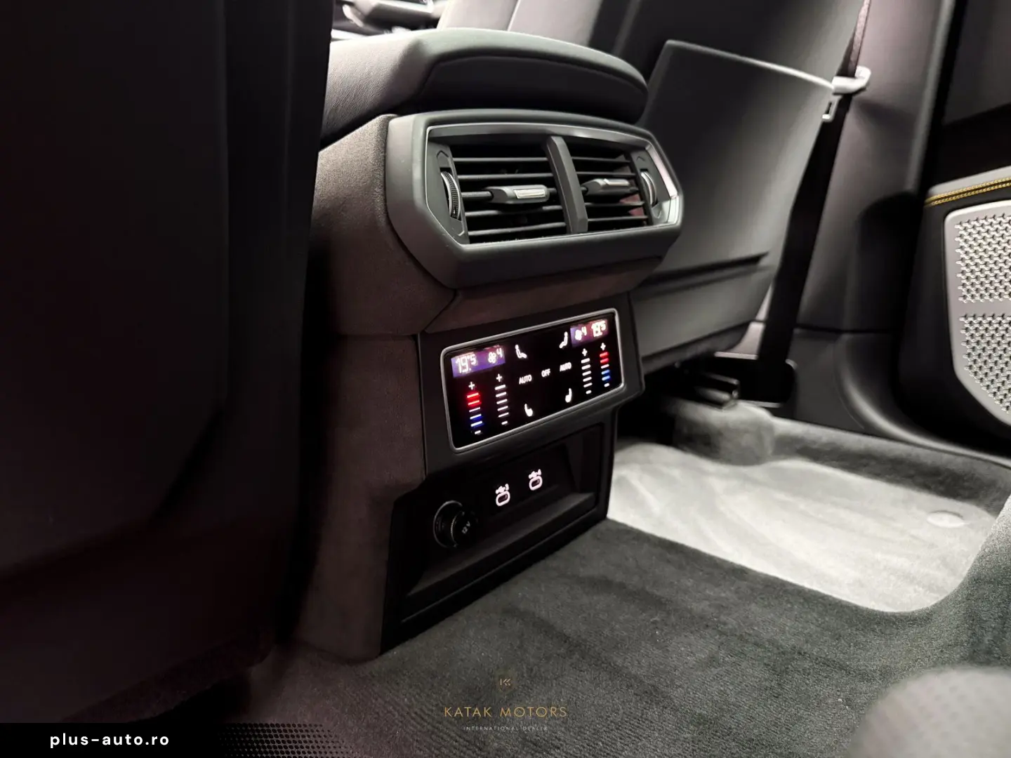 LAMBORGHINI URUS SE HYBRID4.0 V8 PANO HEAD-UP AKRAPOVIC
