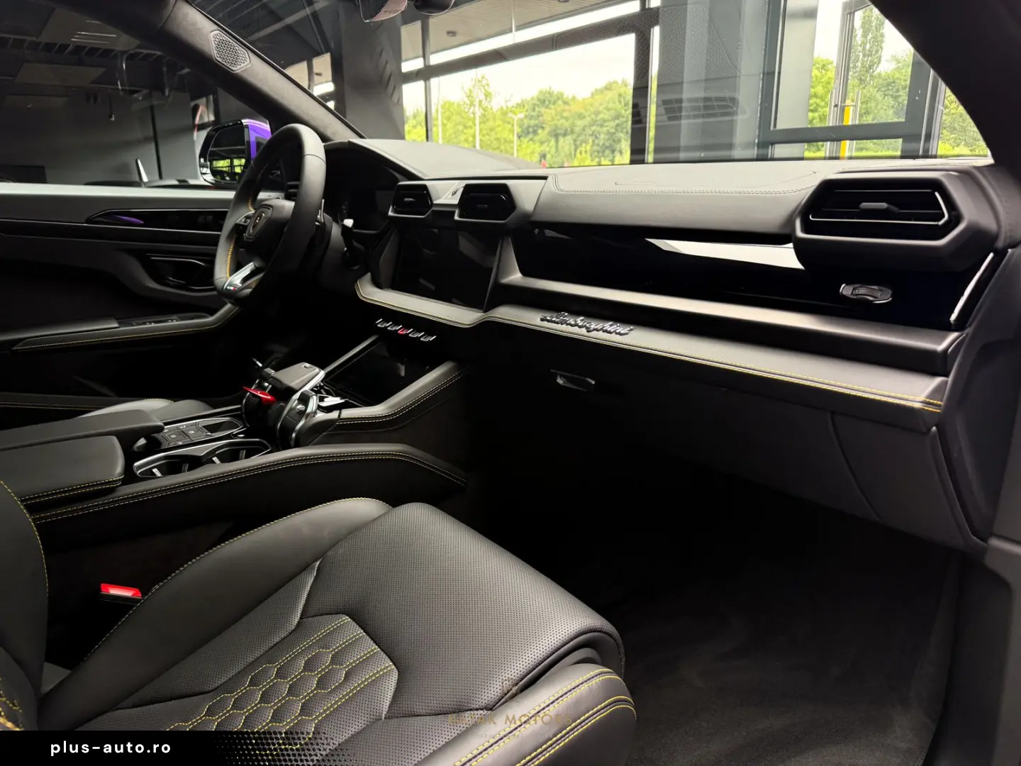 LAMBORGHINI URUS SE HYBRID4.0 V8 PANO HEAD-UP AKRAPOVIC
