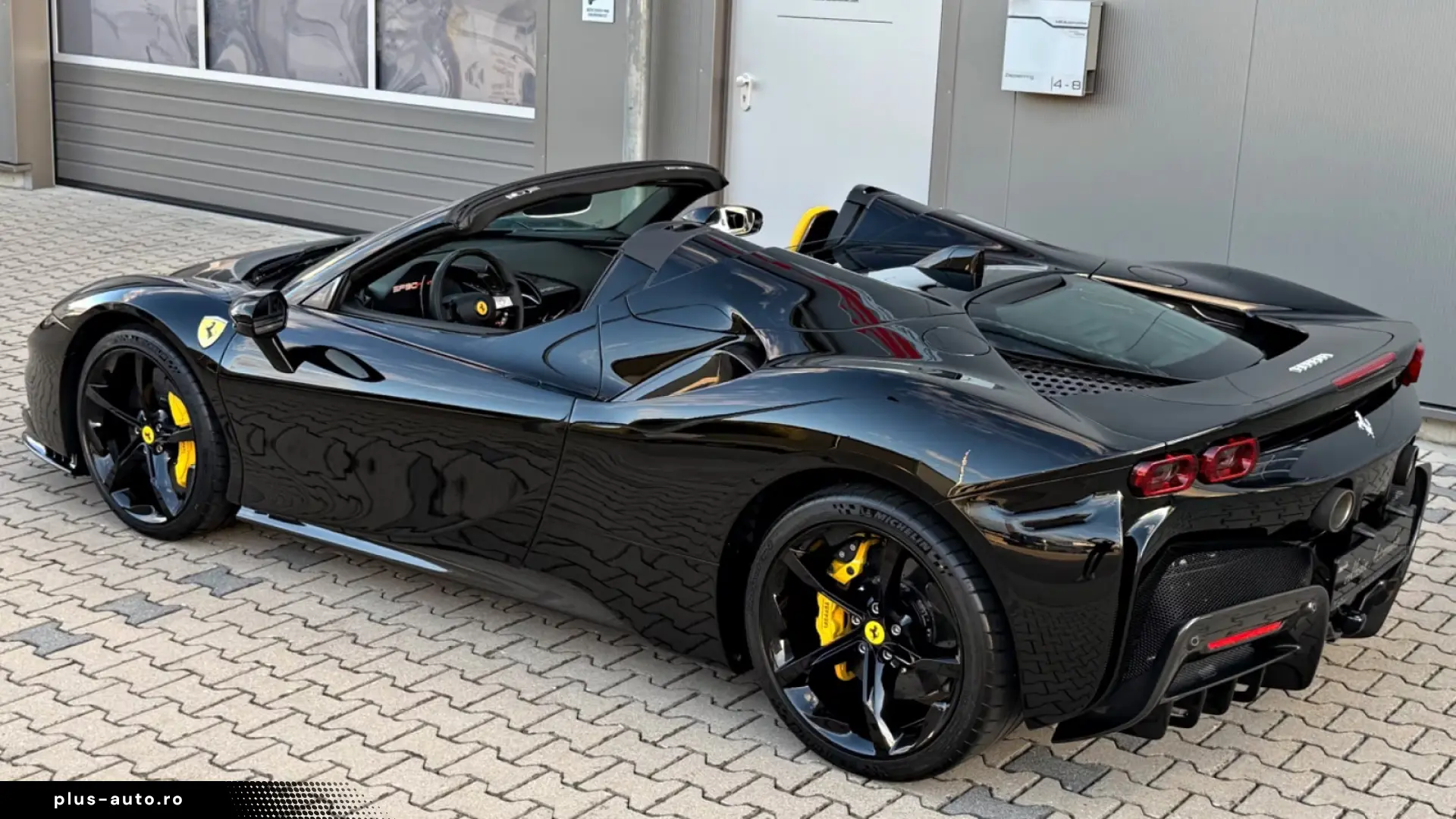 Ferrari SF90 Spider   999 CP • CARBON RACING SEATS